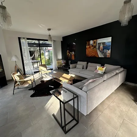 Living Particulier Piscine * סאן-לורן-דו-ואר